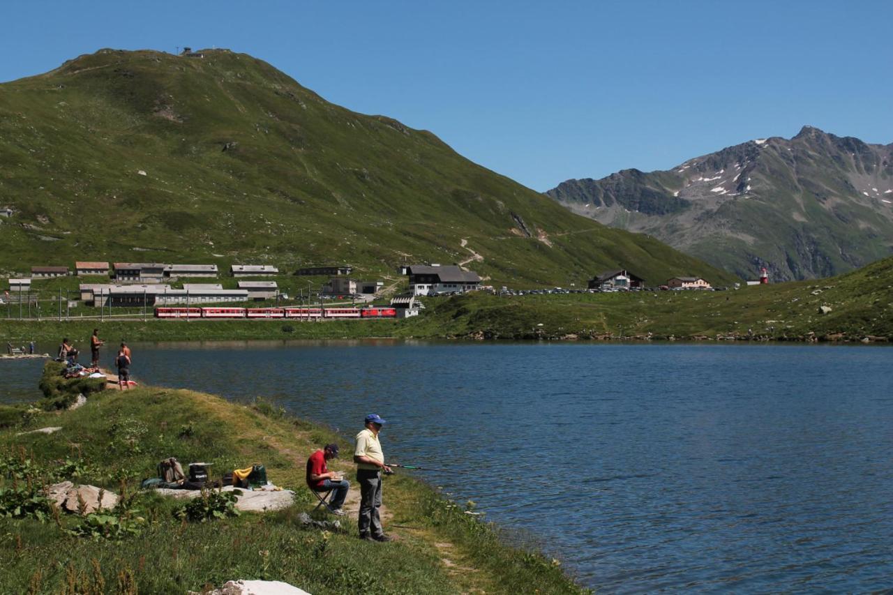 Realp-Andermatt 3,5 Locali Giardino Privato In Mezzo La Natura, Spettacolare Per Appassionati Montanbike, Pesca Ecc In Inverno Fai Sci Di Fondo Dal Giardino E Con Il Treno Davanti A Casa Si Raggiunge In 5Min Il Comprensorio Scistico Di Andermatt ภายนอก รูปภาพ